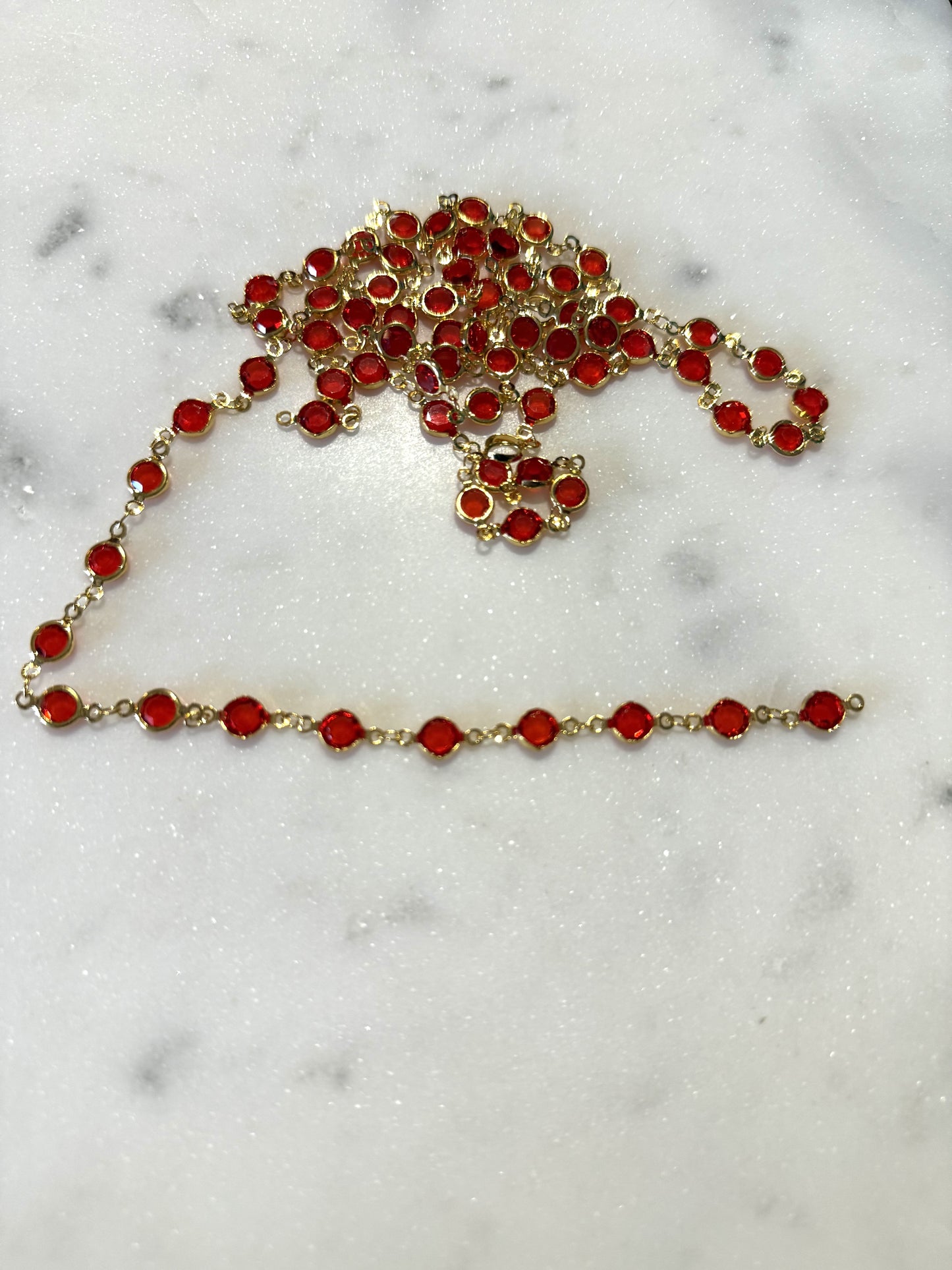 ketting met rode steentjes ( prijs per 10cm )