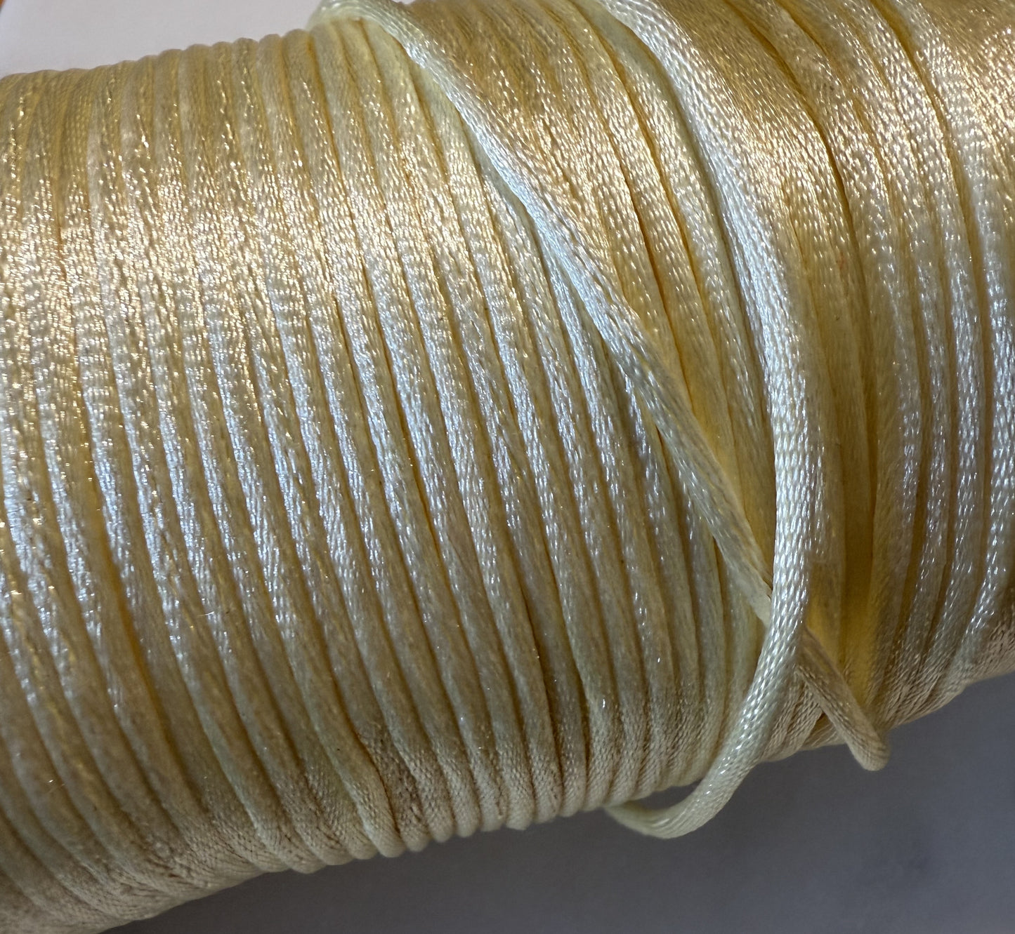 Satijnkoord ecru ( prijs is per meter )