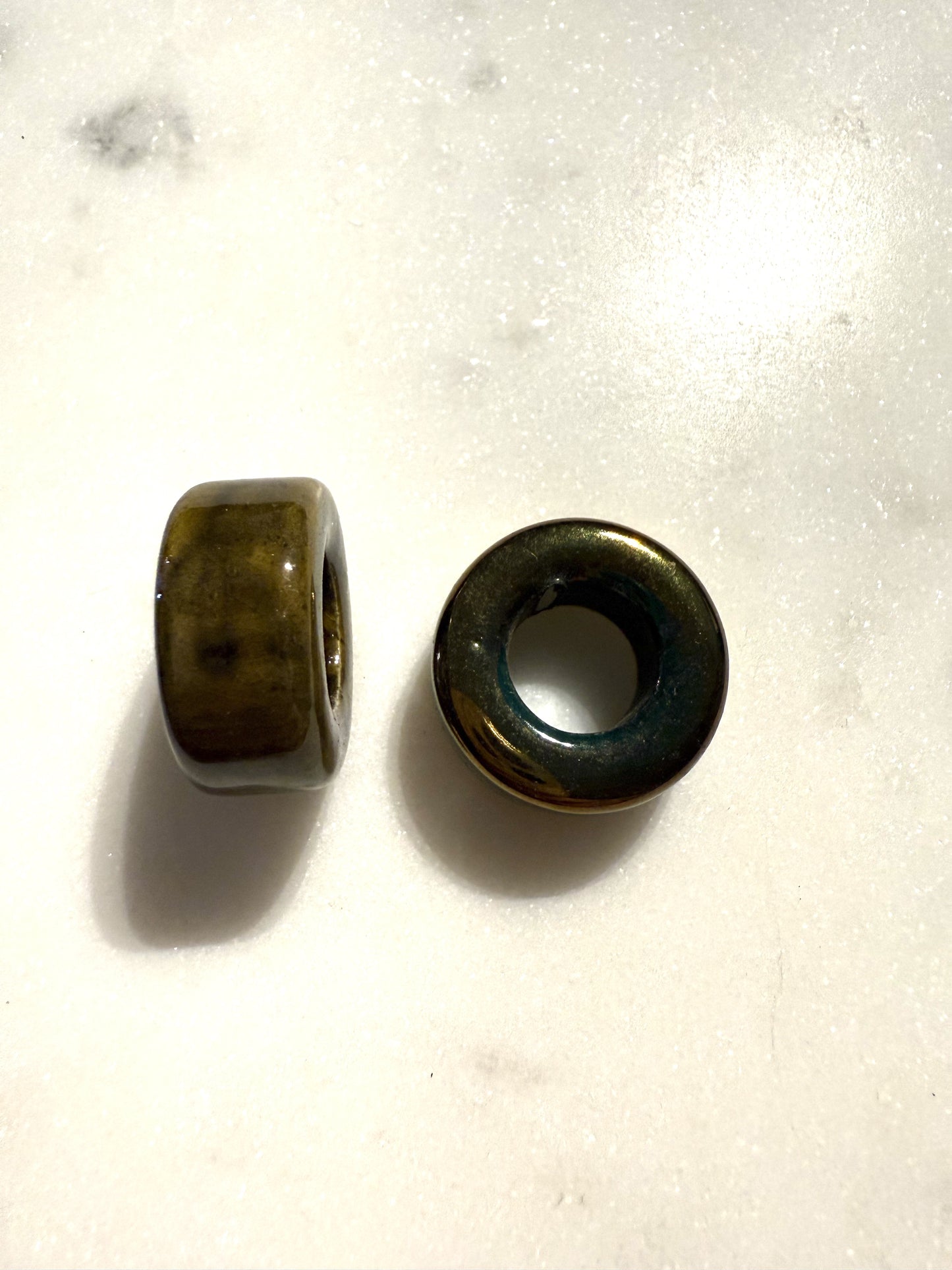 Groen/goude keramiek kraal