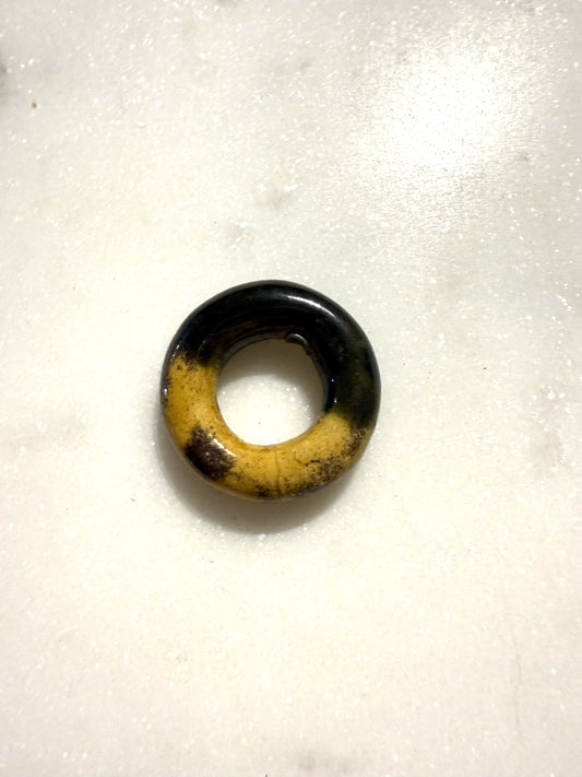 Zwarte/gele keramiek