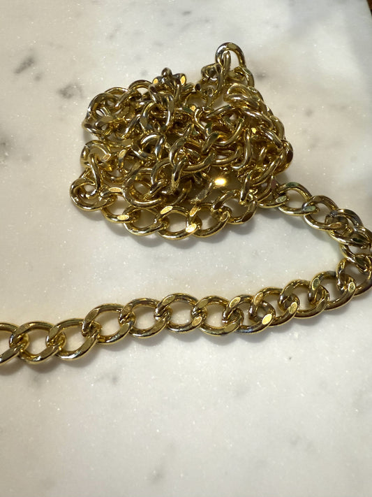 gouden metalen ketting