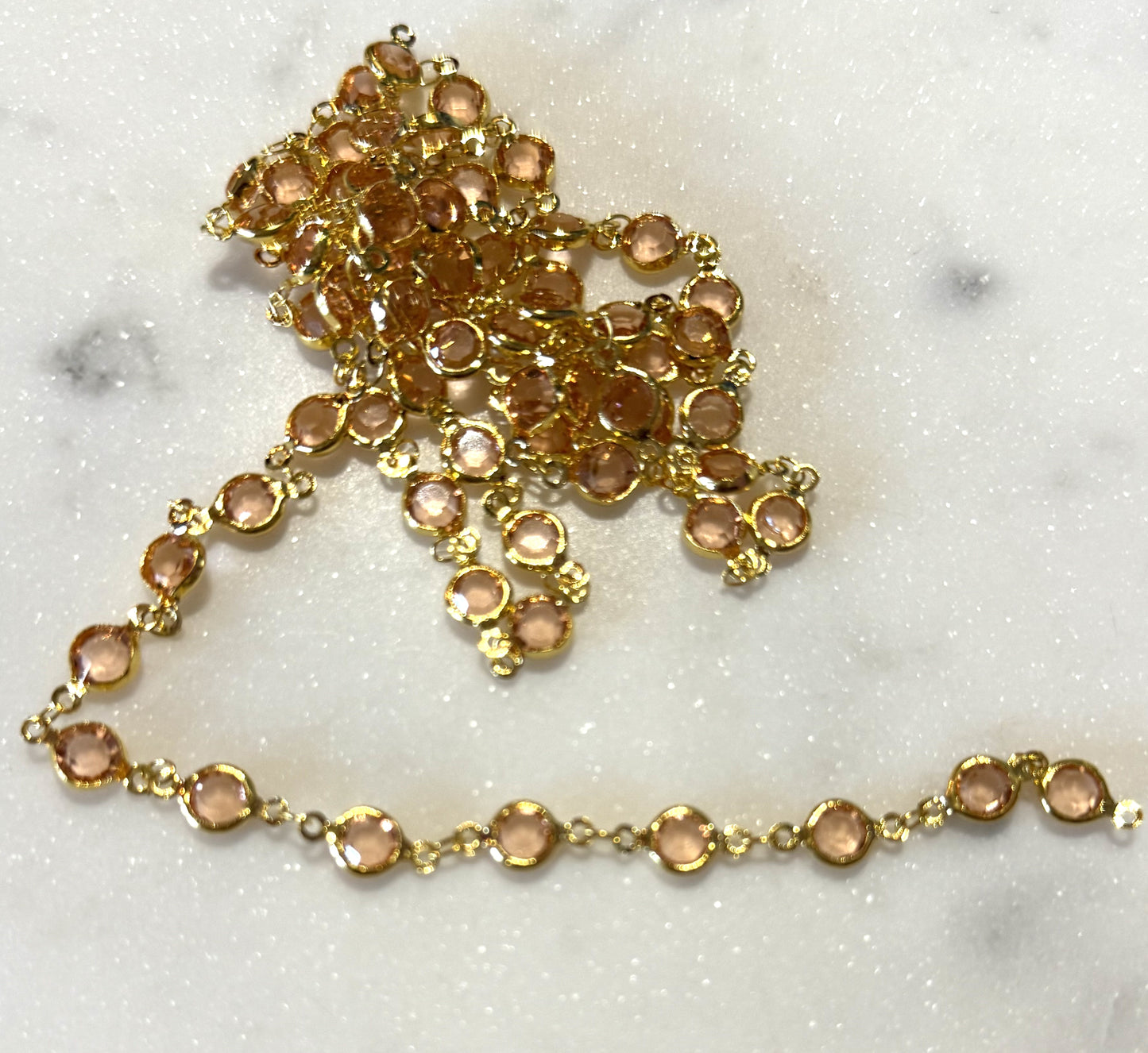 ketting met zalm roze steentjes ( prijs per 10cm )