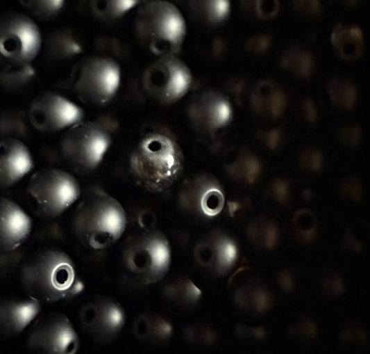 mat zwarte acryl kralen