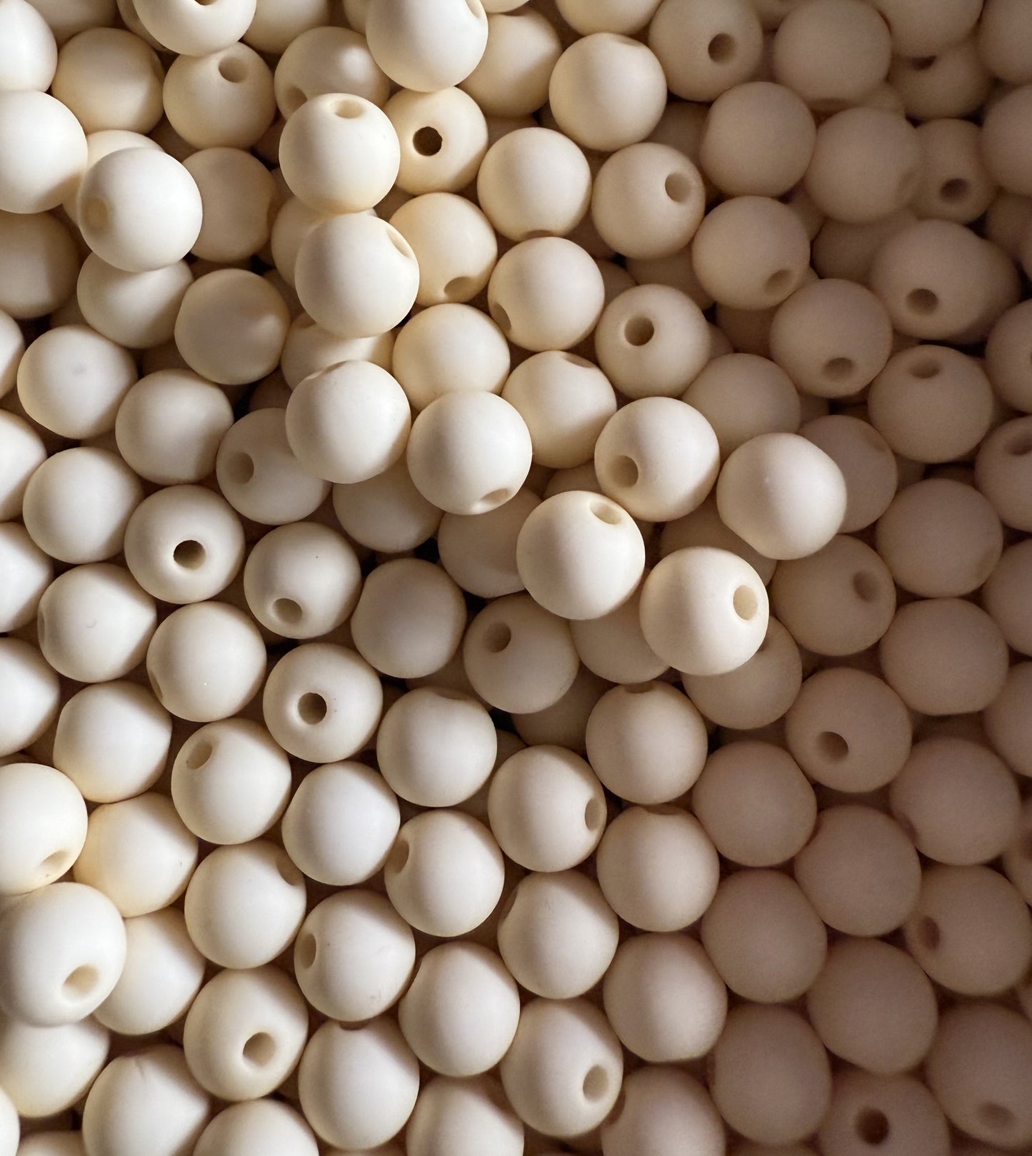 geel/beige acryl kraal