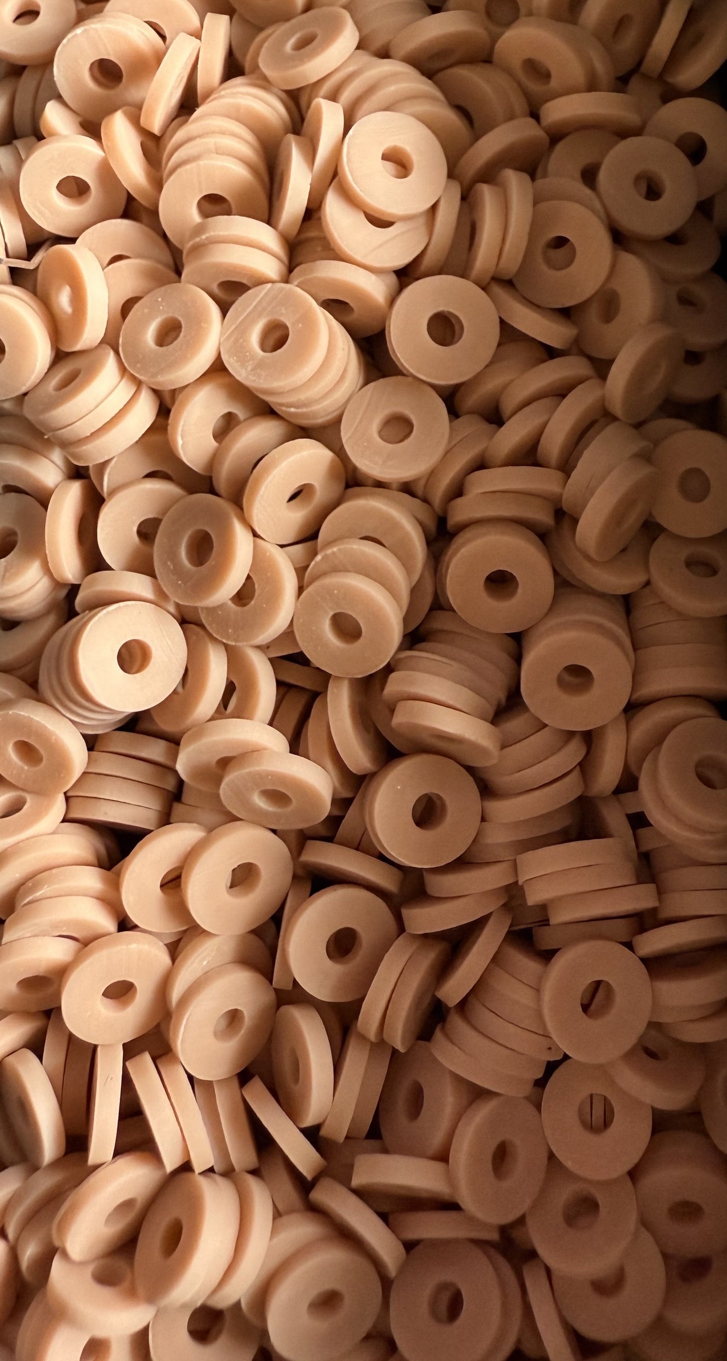 licht oranje polymeer schijfjes