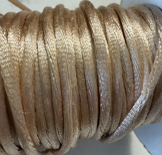 Satijnkoord beige ( prijs is per meter )