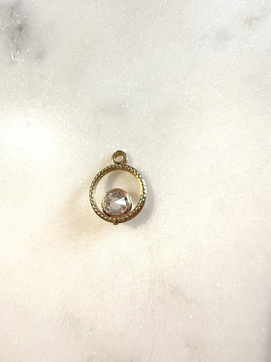 Goud met een doorzichtige steen