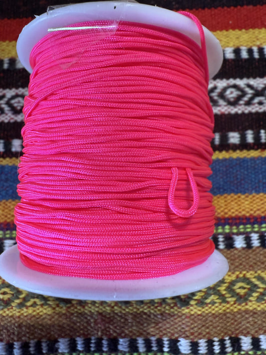 Macrame draad neon roze ( prijs is per meter )